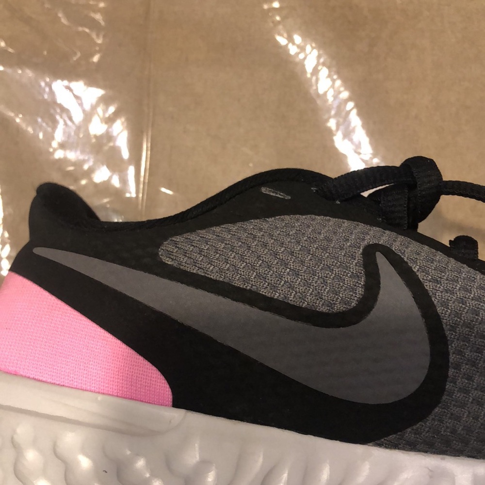 Nike 🥳HP🥳Revolution Grey & Black colored Sneakers, Size 8 - Picture 10 of 11